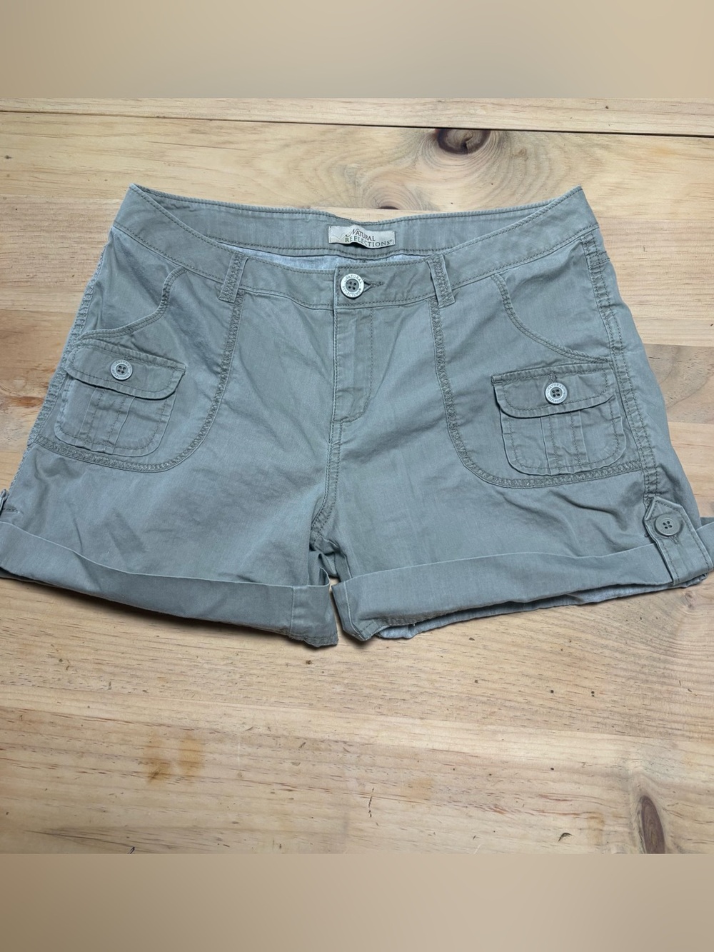 Natural Reflections Women's Light Gray Cargo Roll-Cuff Shorts